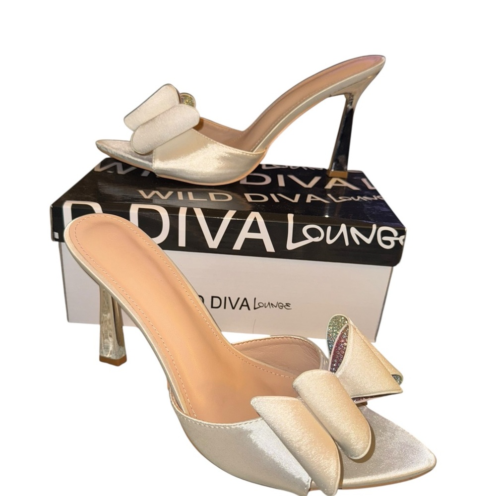 Wild Divia  Lounge  Chill Elegant White  Satin Bow Heels